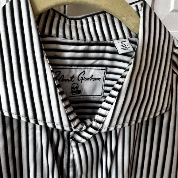 Robert Graham cotton button up - Picture 2 of 14